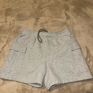 Aritzia Tna cozy cargo sweat shorts sz small